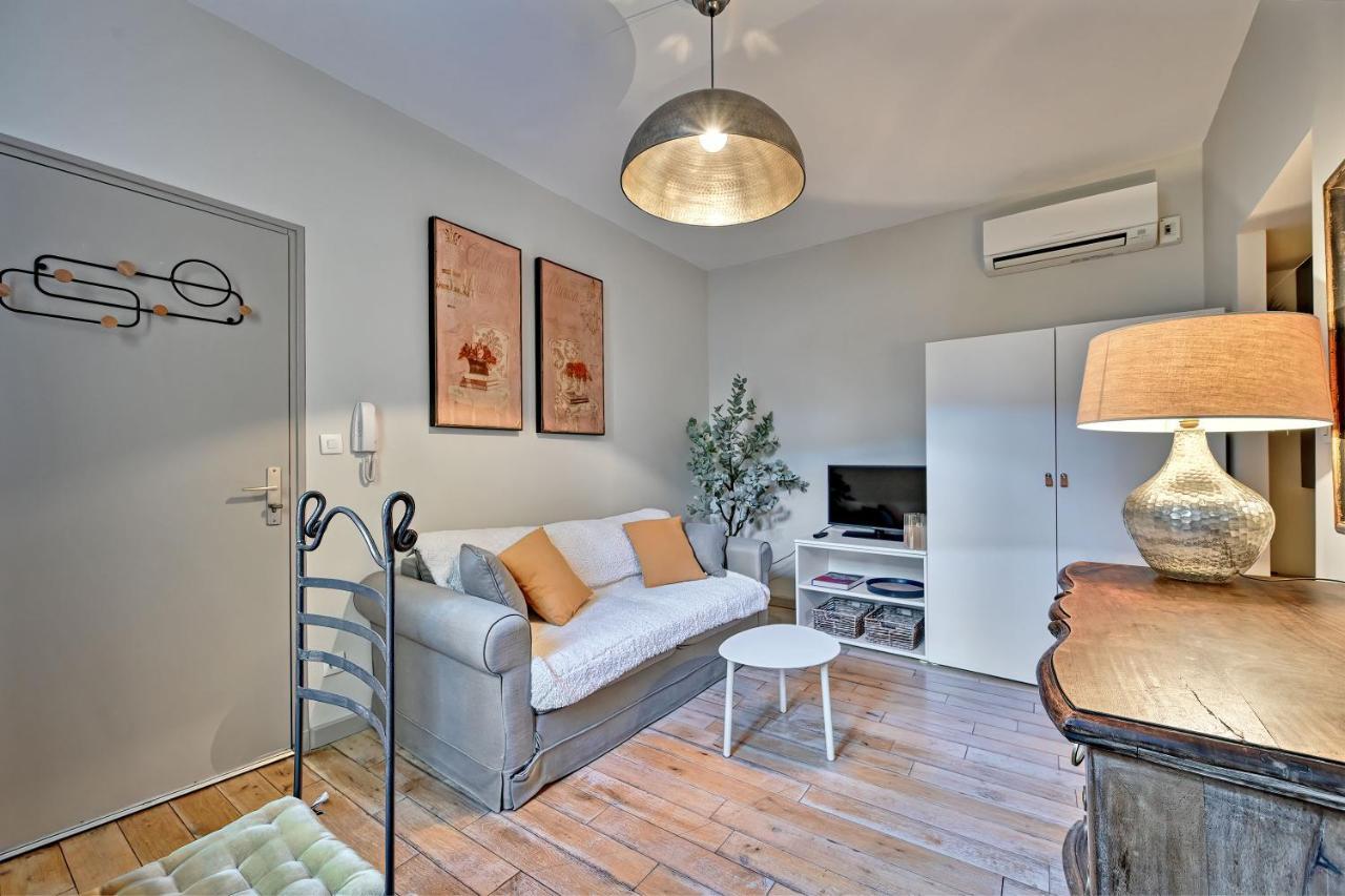 Au Coeur Des Papes, Dans Batisse De Charme Studios & Appartements En Coeur De Ville Avignon Exterior photo