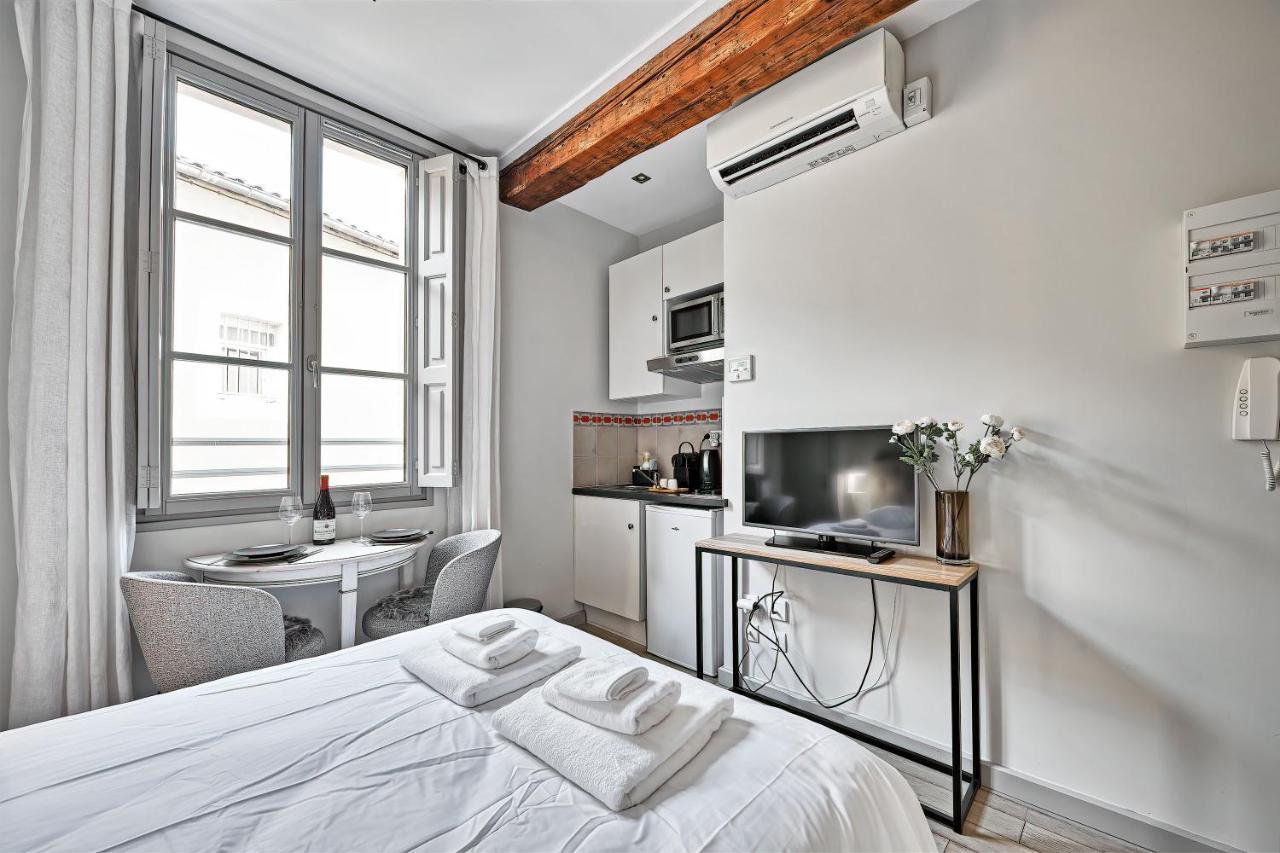 Au Coeur Des Papes, Dans Batisse De Charme Studios & Appartements En Coeur De Ville Avignon Exterior photo