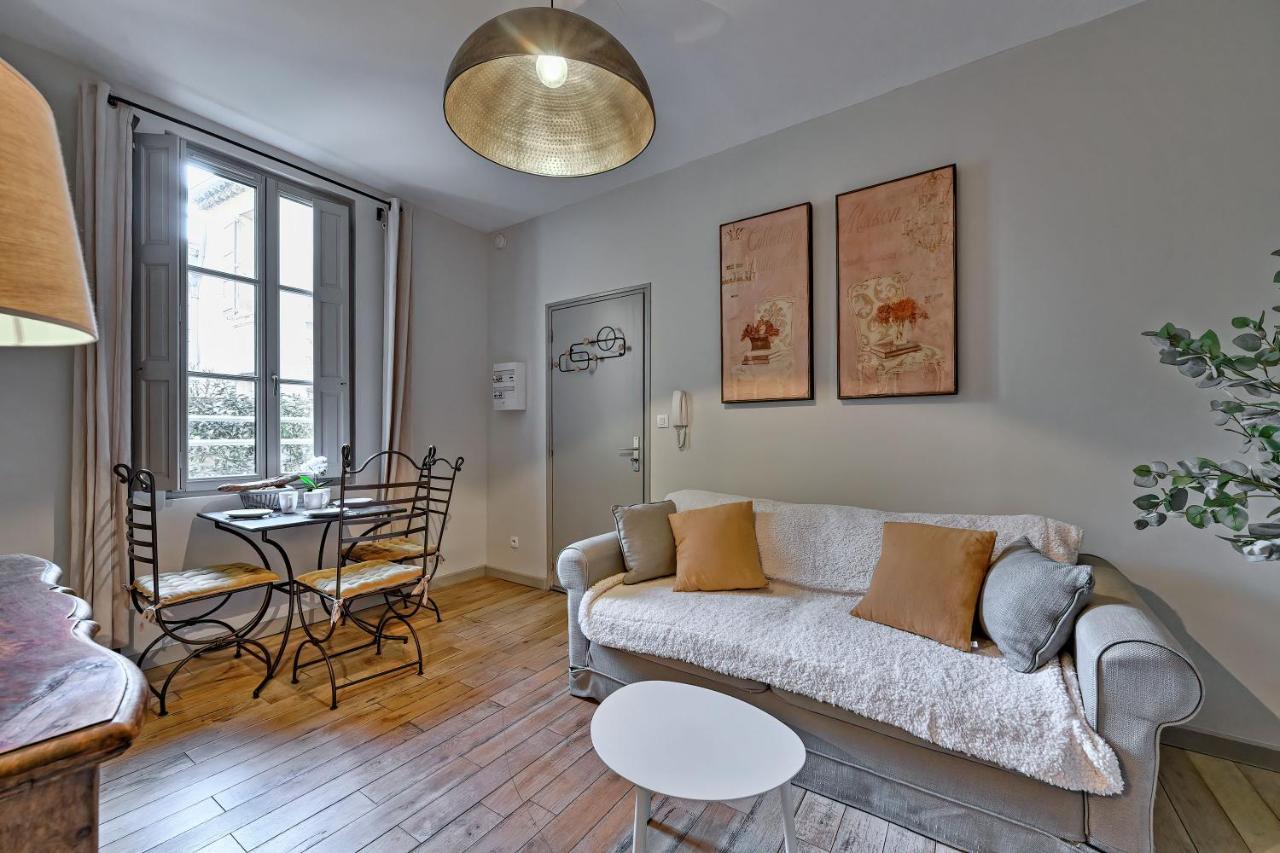 Au Coeur Des Papes, Dans Batisse De Charme Studios & Appartements En Coeur De Ville Avignon Exterior photo