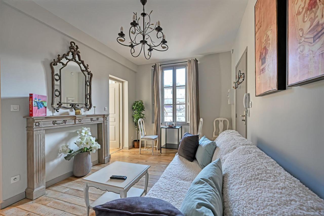 Au Coeur Des Papes, Dans Batisse De Charme Studios & Appartements En Coeur De Ville Avignon Exterior photo