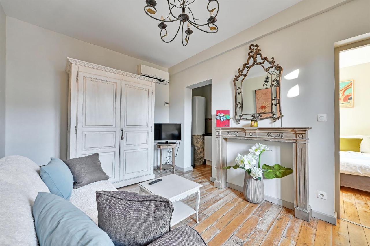 Au Coeur Des Papes, Dans Batisse De Charme Studios & Appartements En Coeur De Ville Avignon Exterior photo