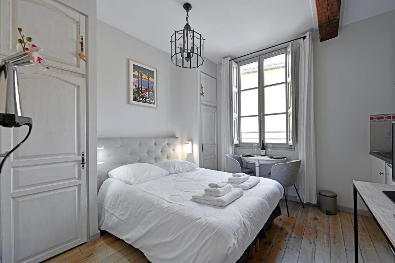 Au Coeur Des Papes, Dans Batisse De Charme Studios & Appartements En Coeur De Ville Avignon Exterior photo