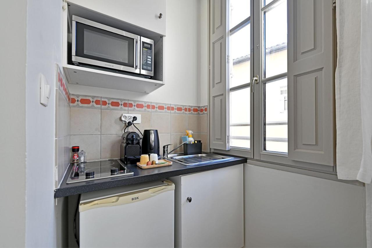 Au Coeur Des Papes, Dans Batisse De Charme Studios & Appartements En Coeur De Ville Avignon Exterior photo