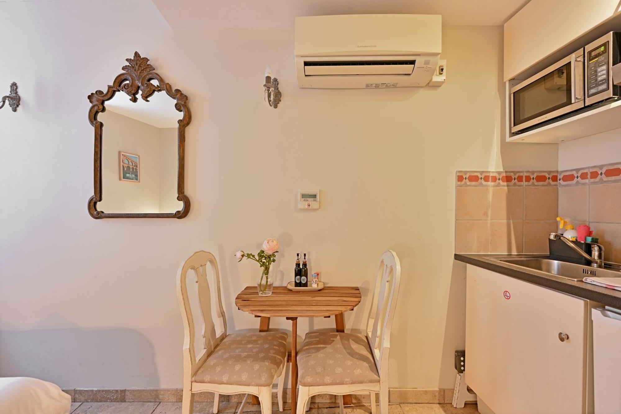 Au Coeur Des Papes, Dans Batisse De Charme Studios & Appartements En Coeur De Ville Avignon Exterior photo