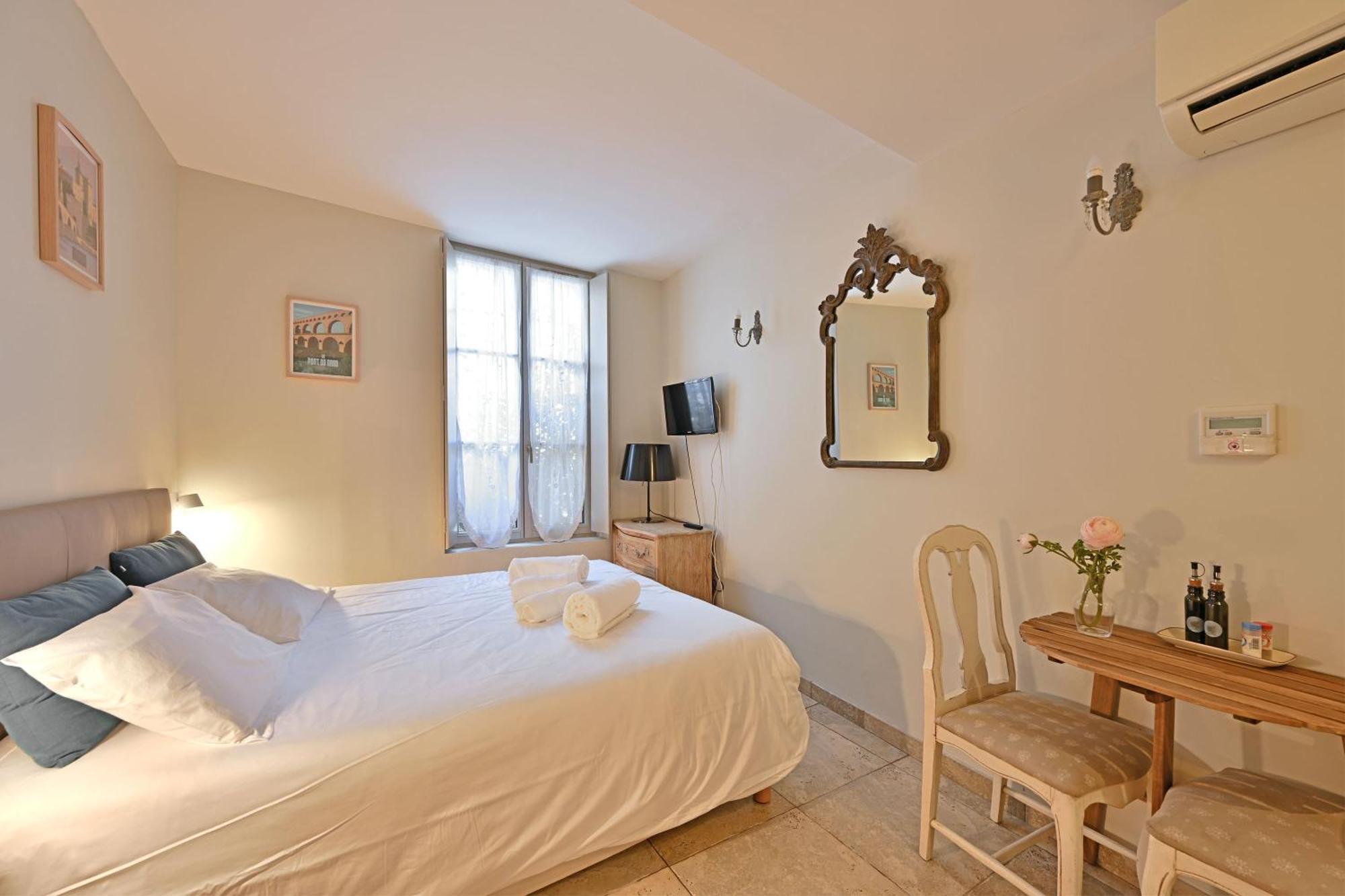 Au Coeur Des Papes, Dans Batisse De Charme Studios & Appartements En Coeur De Ville Avignon Exterior photo