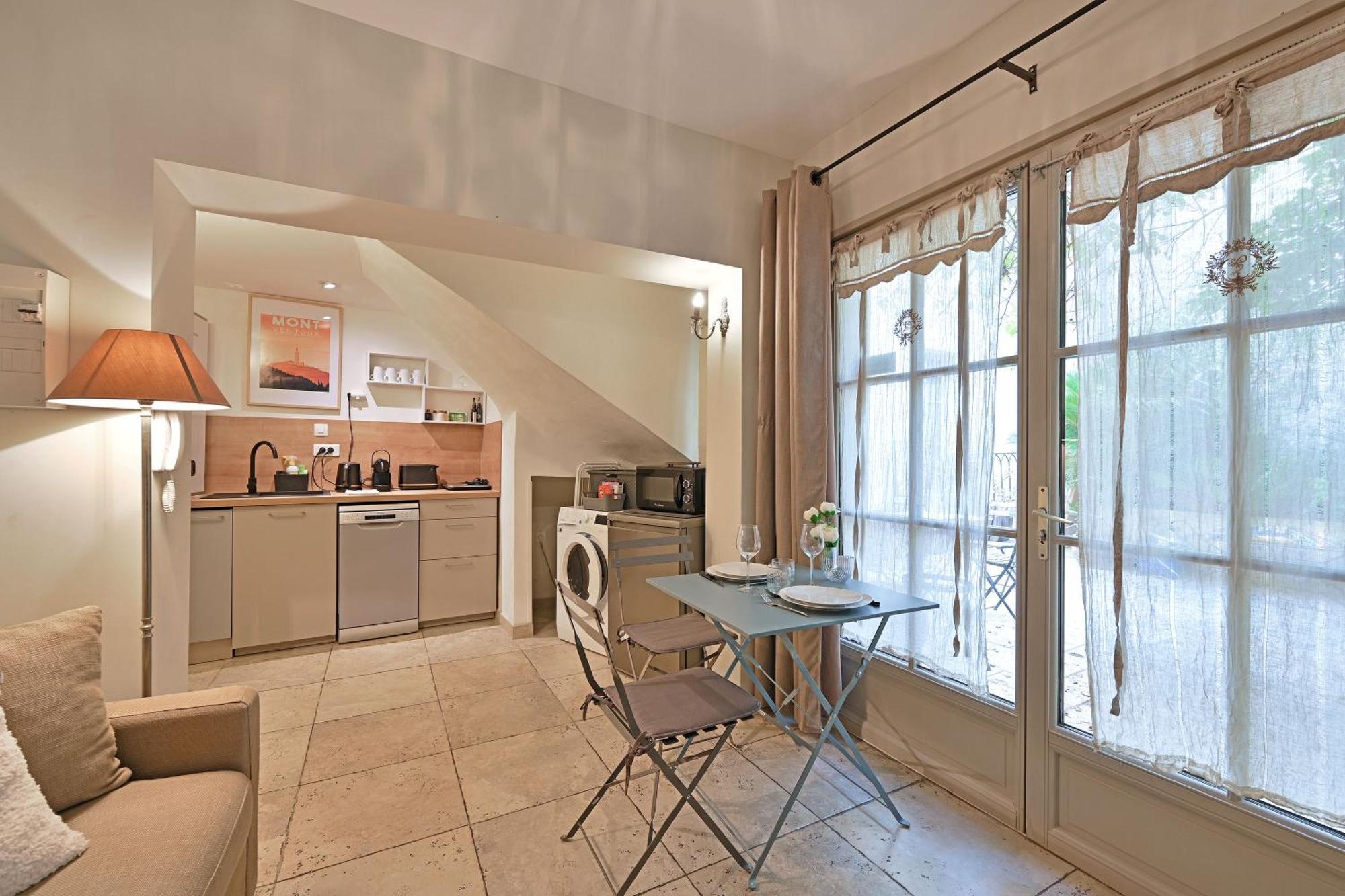 Au Coeur Des Papes, Dans Batisse De Charme Studios & Appartements En Coeur De Ville Avignon Exterior photo